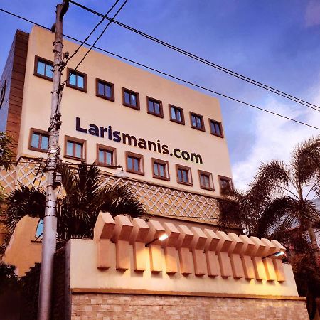 Hotel Syariah Larismanis Semarang Eksteriør billede