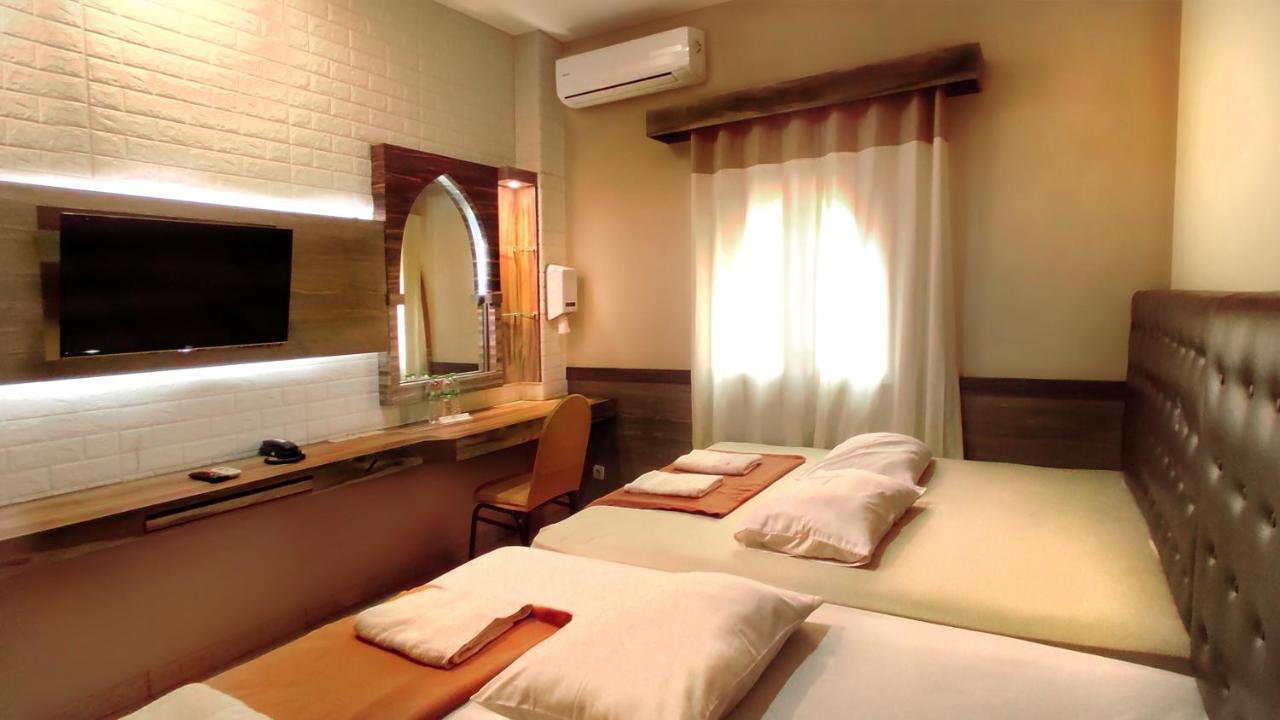 Hotel Syariah Larismanis Semarang Eksteriør billede
