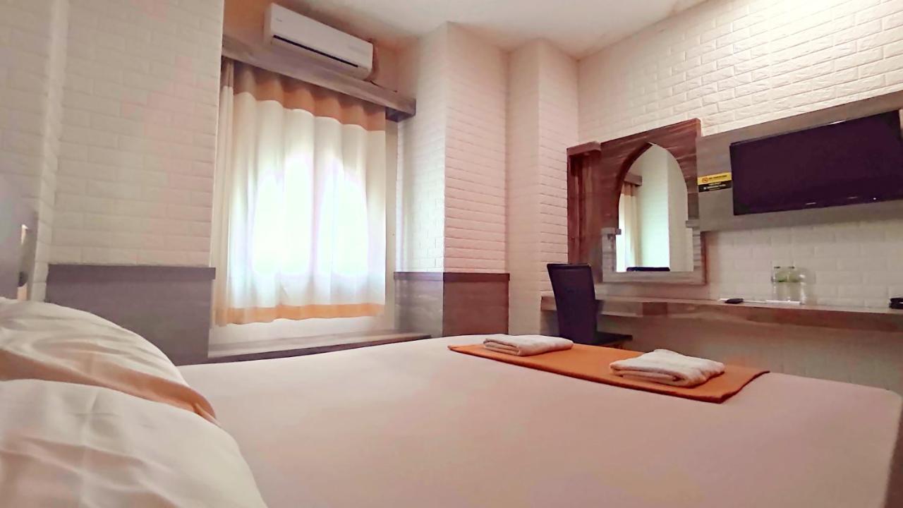 Hotel Syariah Larismanis Semarang Eksteriør billede