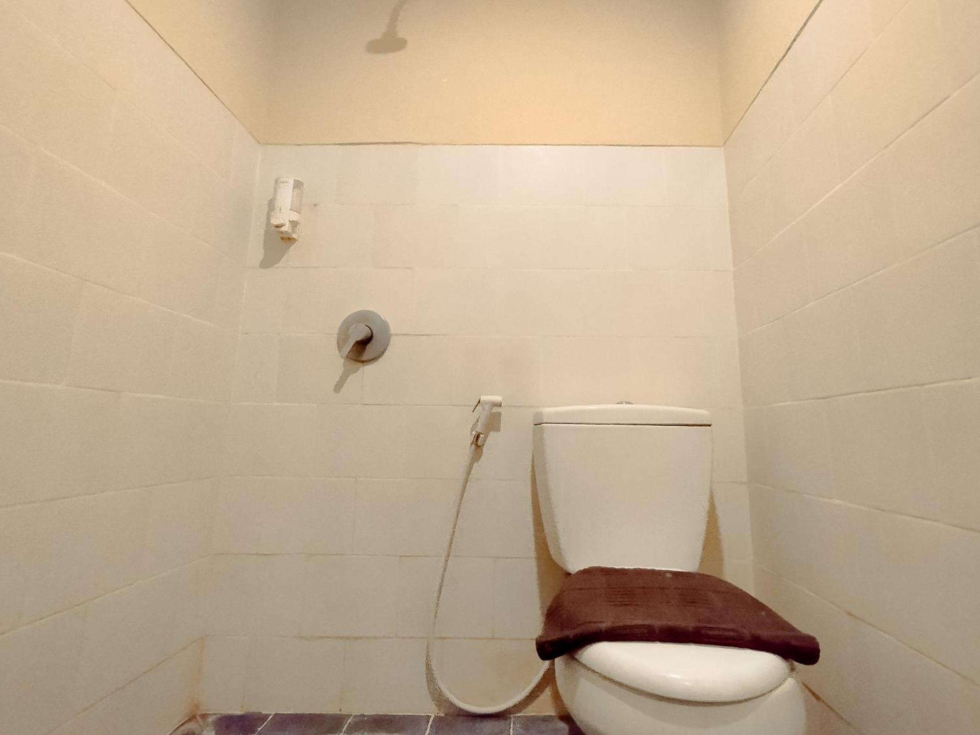 Hotel Syariah Larismanis Semarang Eksteriør billede